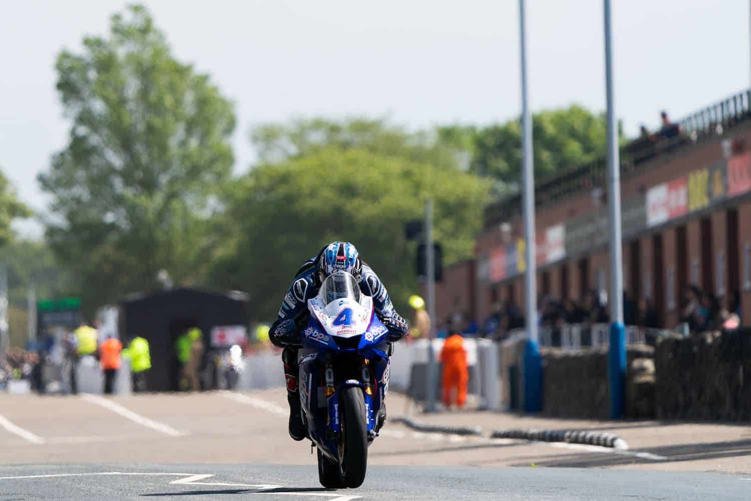 Ian Hutchinson Supersport TT - Photo by Tony Goldsmith