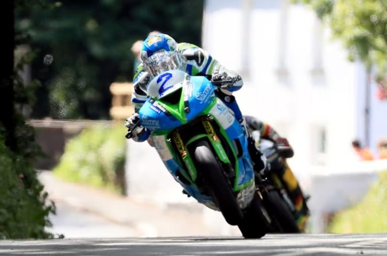 レース・ウィーク・パッケージ - デューク・トラベル