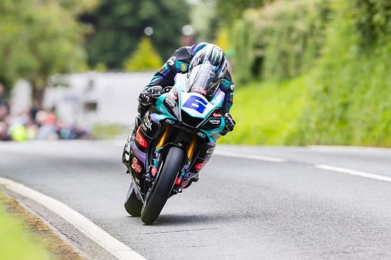 レース・ウィーク・パッケージ - デューク・トラベル